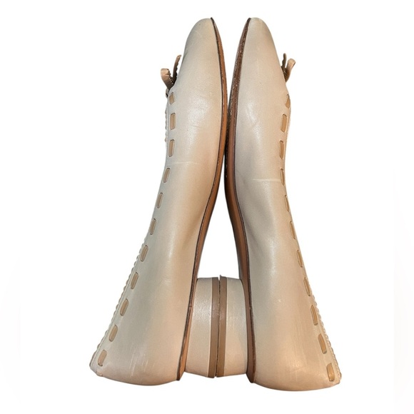 Stuart Weitzman cream tan leather kitten heels with whipstich and bow details - Picture 4 of 9
